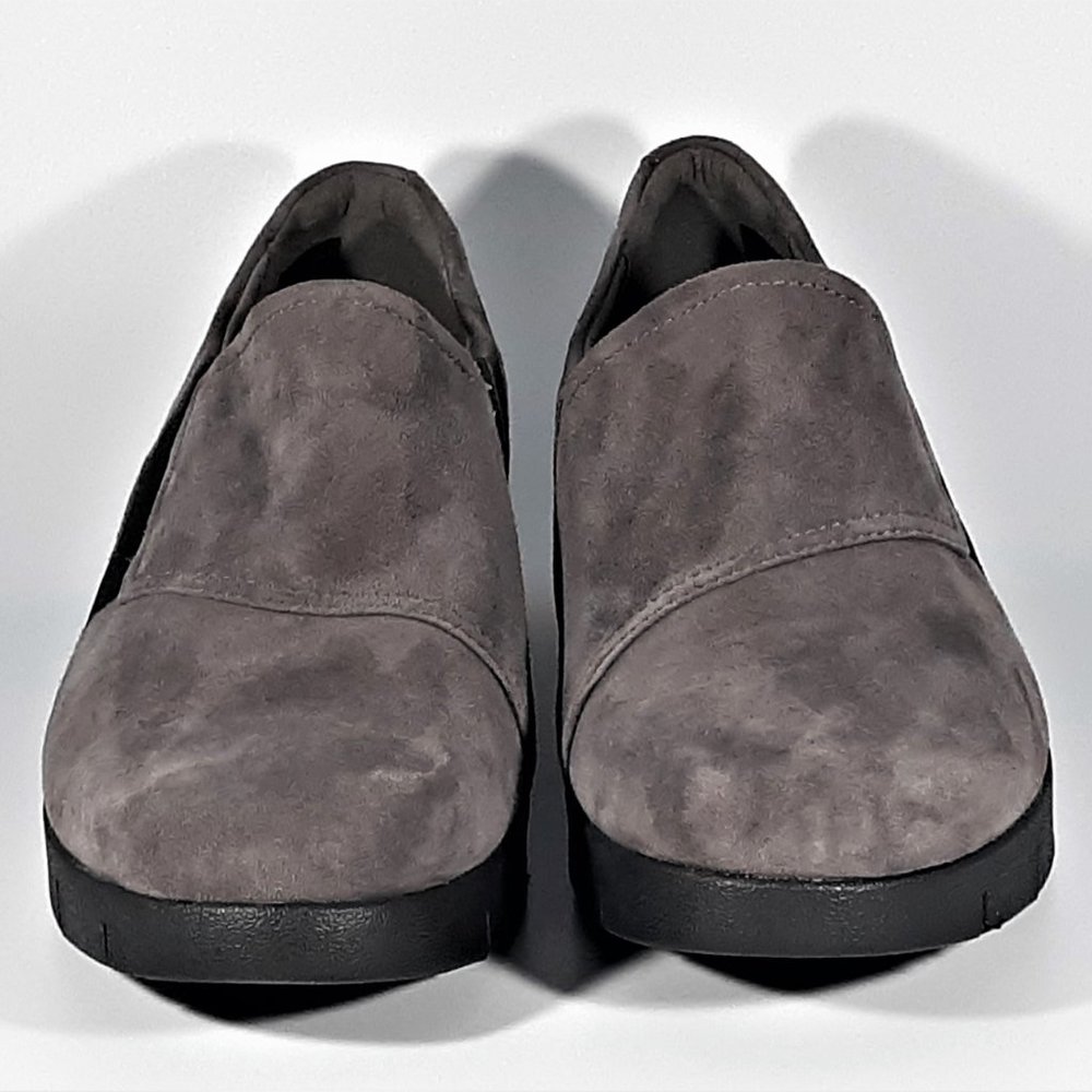 Clarks Artisan Daelyn Monarch Nubuck Suede Slip On - image 5